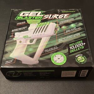 TOY Gel Blaster Surge with 10000+ Gellets -NEW